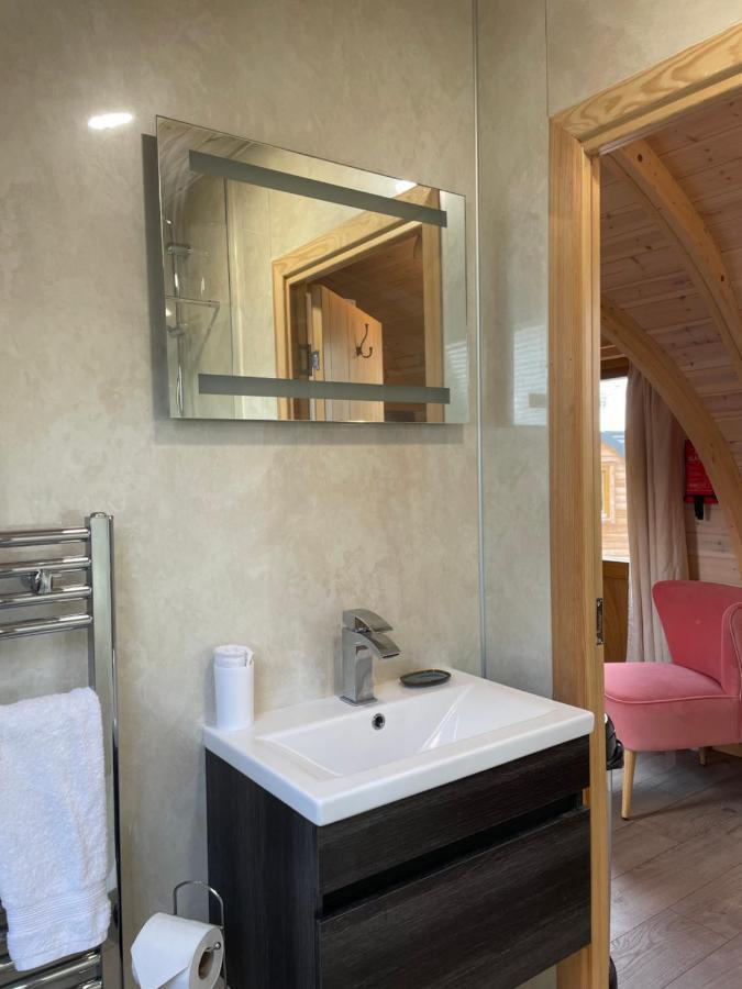 Squirrel Glamping Pod School House Farm Hotel Leighton  Exterior photo