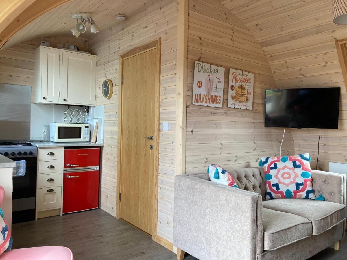 Squirrel Glamping Pod School House Farm Hotel Leighton  Exterior photo